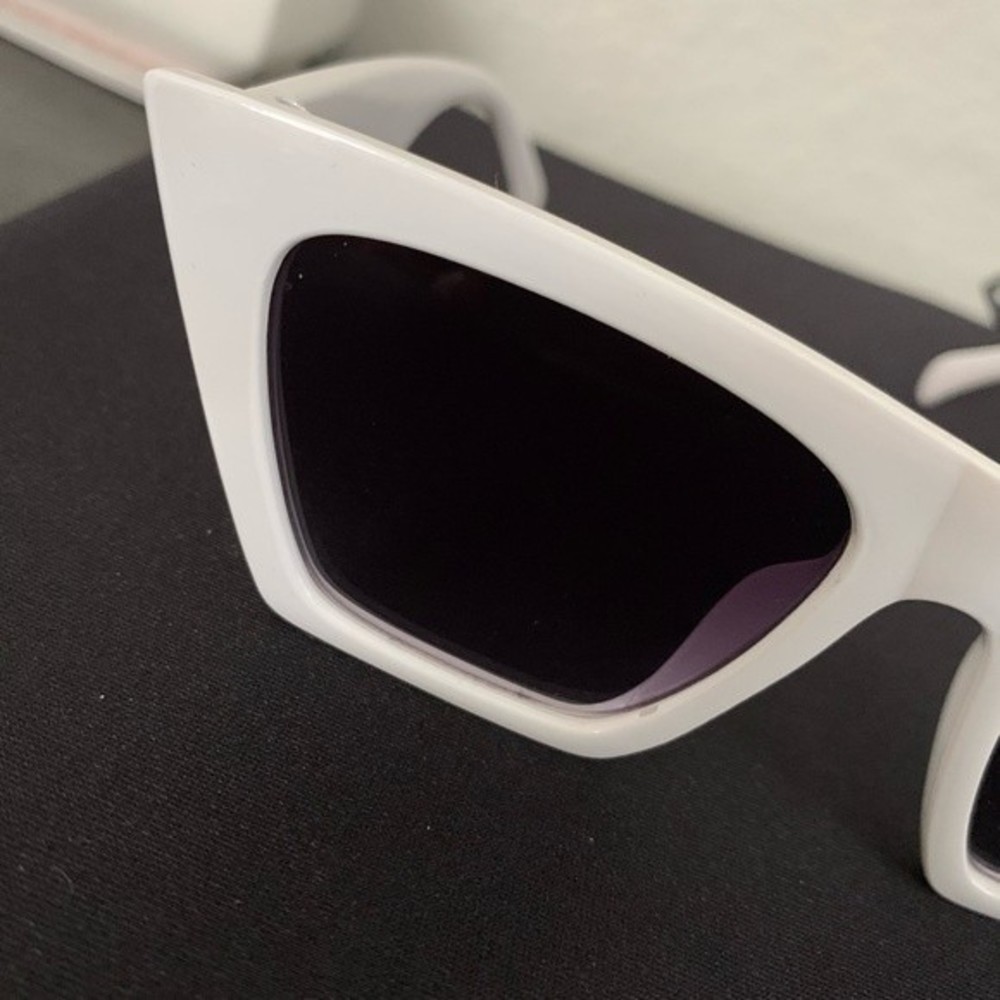 Oversized White Cat Eye Sunglasses - Picture 6 of 7